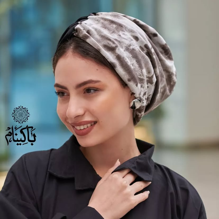 Nude and black velvet Turban