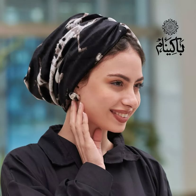 Nude and black velvet Turban