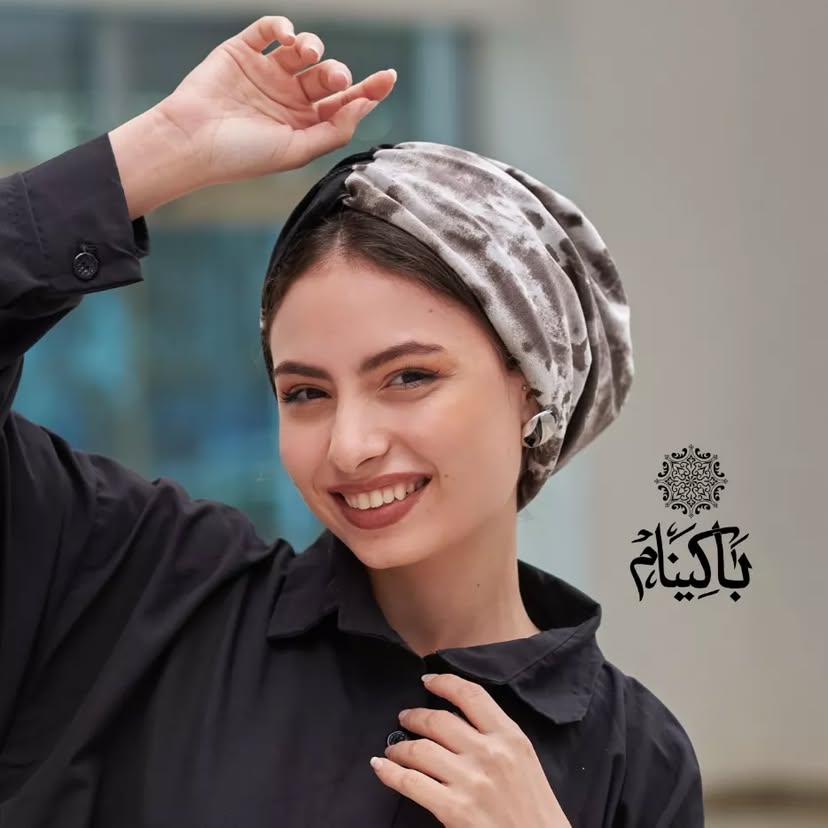 Nude and black velvet Turban