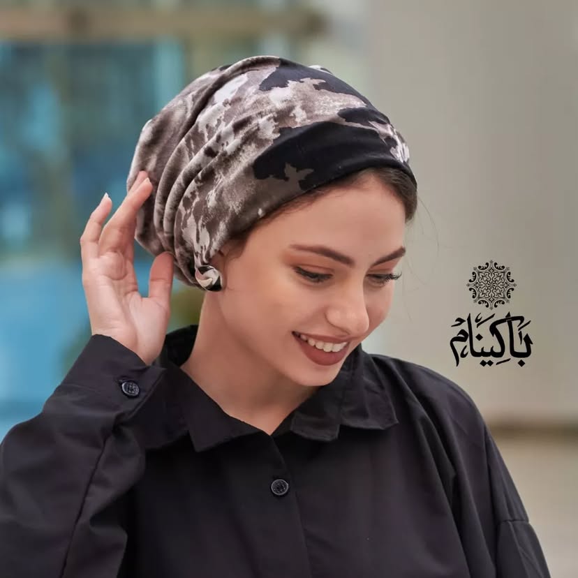 Nude and black velvet Turban